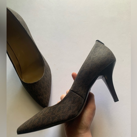 NWT MK Michael Kors flex mid pump size 8.5 brown MK design - Picture 8 of 12